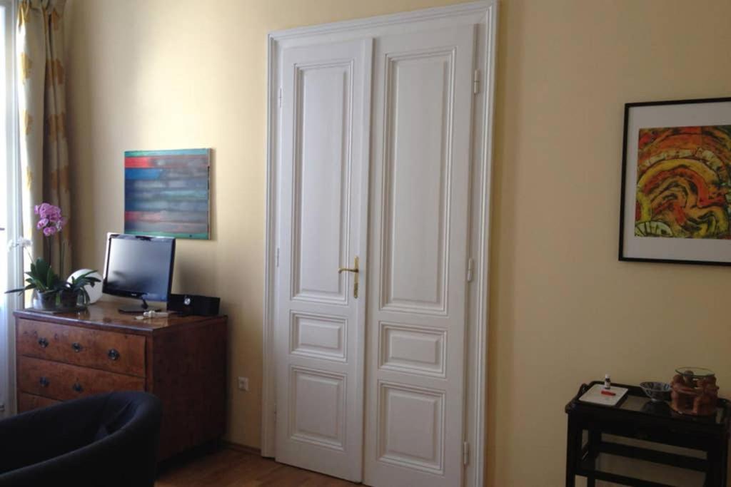 Charmantes Wiener Jugendstilhaus Kostenloses Wlan Luaran gambar
